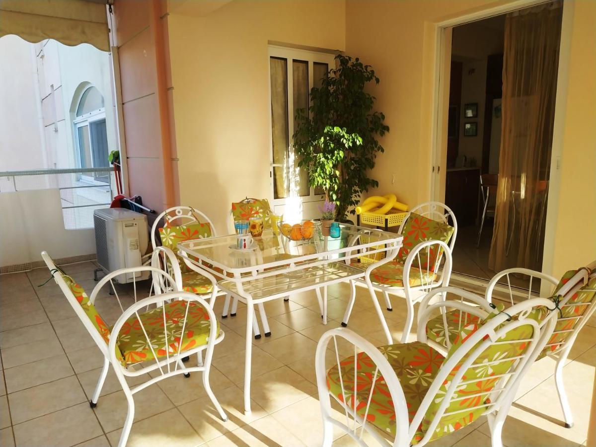 Thalia Apartment In Kalamata, 15' Walk From The City Center And The Beach Exterior foto