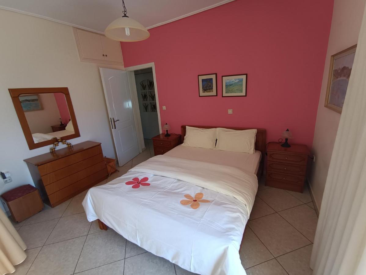 Thalia Apartment In Kalamata, 15' Walk From The City Center And The Beach Exterior foto
